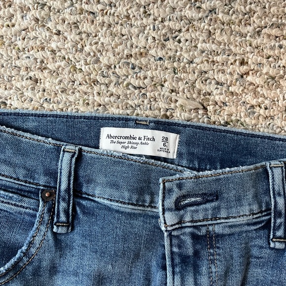 Abercrombie jeans - Picture 2 of 3